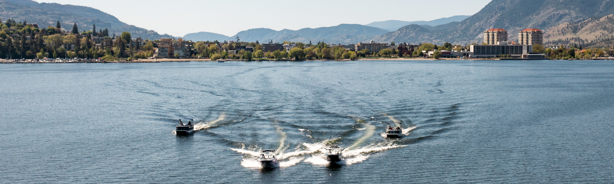 The Aqua Boat Club: First-Class Boating in the Okanagan - SunCruiser